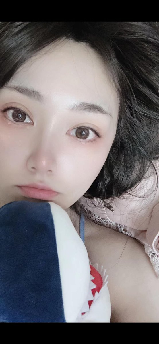 Felix41220955's tweet photo. 身边人投稿
从小乖乖女形象的她和暖昧对象去酒吧玩 喝多了主动和暖昧对象破处 
破处后骚性全开 喜欢三个洞被灌满精 喜欢被千脱肛的感觉 每天必须要喝一口精 不然会骚一整天 #投稿曝光
#贱畜生  #血腥 #反差婊档案 https://t.co/dmm5MIEAvh