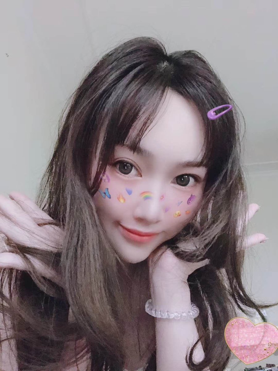 Felix41220955's tweet photo. 身边人投稿
从小乖乖女形象的她和暖昧对象去酒吧玩 喝多了主动和暖昧对象破处 
破处后骚性全开 喜欢三个洞被灌满精 喜欢被千脱肛的感觉 每天必须要喝一口精 不然会骚一整天 #投稿曝光
#贱畜生  #血腥 #反差婊档案 https://t.co/dmm5MIEAvh
