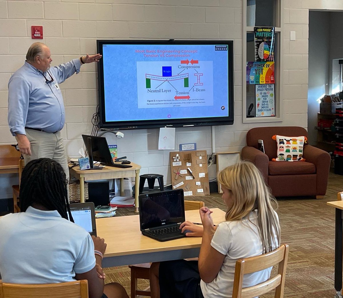 MsRosie_library's tweet photo. 6th grade SAIL has been studying/researching bridges & today we had a guest speaker come talk about civil engineering. We learned so much and kids were able to discuss their blueprints and ask for critiques.
#library #expertsintheclassroom @vocalccsd @emily3elliott https://t.co/IV6ohOpq7o