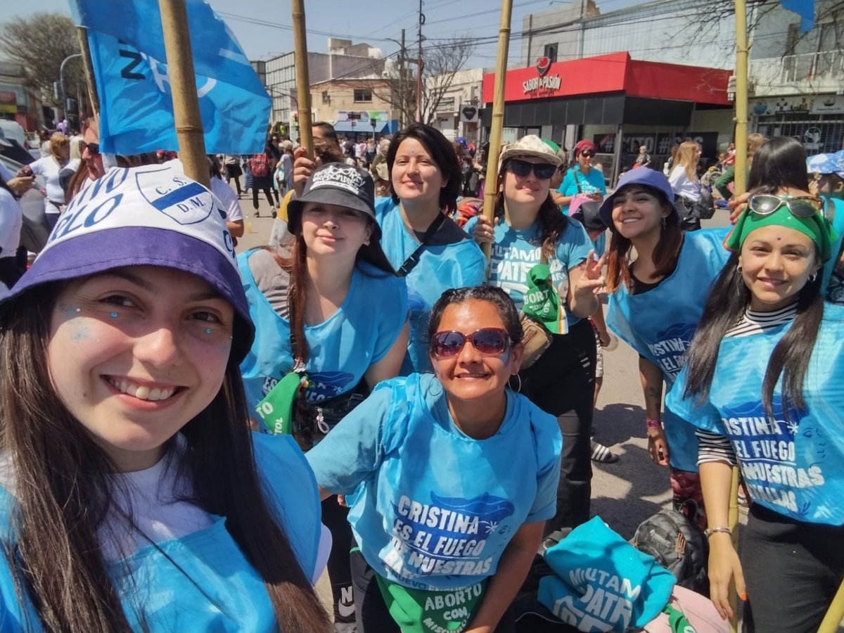 EncuentroMerlo's tweet photo. @CFKArgentina es el fuego de nuestras batallas 🔥

En el 35° Encuentro Plurinacional de Mujeres, Lesbianas, travestis, Trans, Bisexuales, Intersexuales y No Binaries, las compas de @generosne_merlo participaron de La Plaza de Cristina junto a compañeras del Frente de Todxs. https://t.co/akLT2tVaJ5