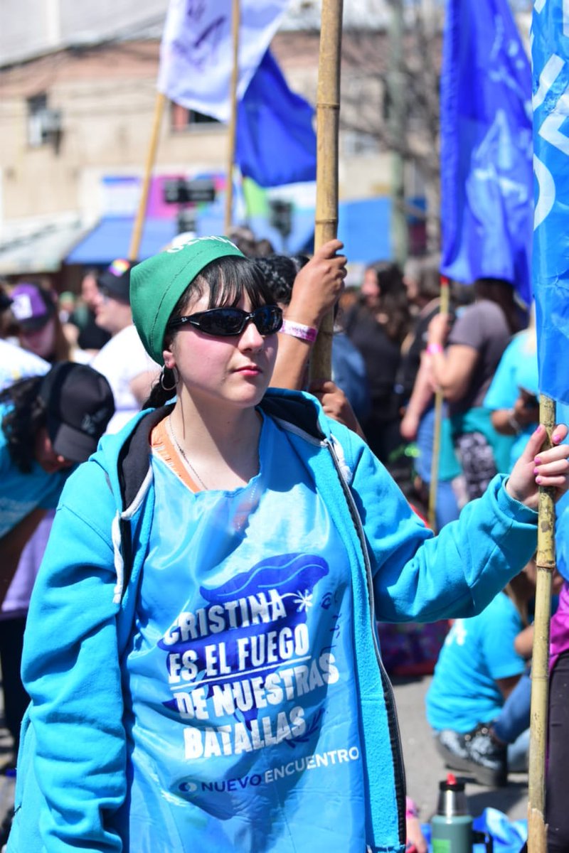 EncuentroMerlo's tweet photo. @CFKArgentina es el fuego de nuestras batallas 🔥

En el 35° Encuentro Plurinacional de Mujeres, Lesbianas, travestis, Trans, Bisexuales, Intersexuales y No Binaries, las compas de @generosne_merlo participaron de La Plaza de Cristina junto a compañeras del Frente de Todxs. https://t.co/akLT2tVaJ5