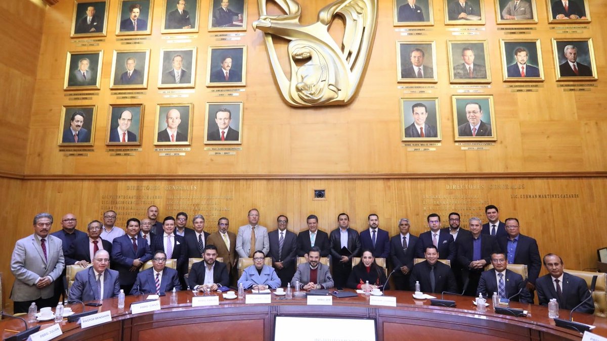 zoerobledo's tweet photo. Hoy nos reunimos con la @SSPCMexico, @rosaicela_, con ministros de culto y distintos representantes de organizaciones religiosas. 
Platicamos sobre los nuevos mecanismos para brindar #SeguridadSocial a #TrabajadoresIndependientes. https://t.co/yzvBaMLgSn