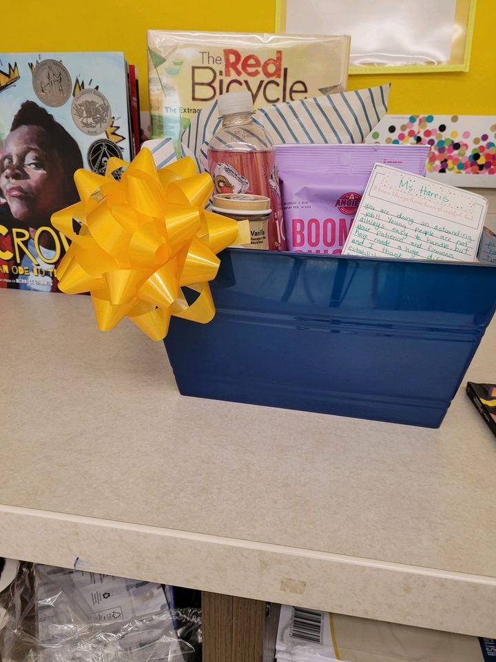 JECEMagnet's tweet photo. Thank you @mona_abdilahi for depositing into our professors’ emotional bank account! They have been working very hard to implement Amplify. You’re a jewel! #StayLot #NEWERA @JohnKimAP4U @AmyPoerschke @HISD_ESO1 https://t.co/1xX4Fyi4ZJ