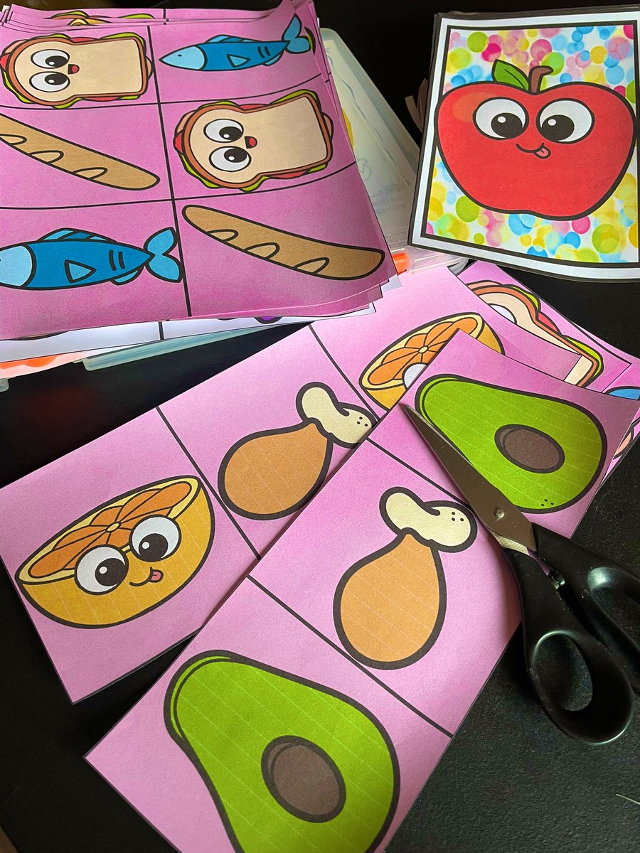 bethy_abc's tweet photo. Así mi tarde ✂️ #SoyMaestra #PreparandoMaterial https://t.co/e4H6b4ucub