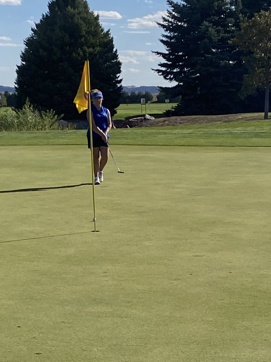 AHS_Girls_Golf's tweet photo. And day #1 is done. #skodawgs https://t.co/4nRqy1QJqY