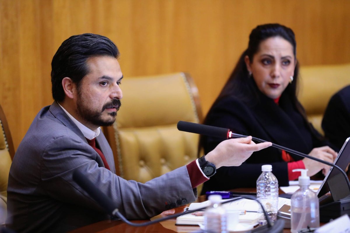 zoerobledo's tweet photo. Hoy nos reunimos con la @SSPCMexico, @rosaicela_, con ministros de culto y distintos representantes de organizaciones religiosas. 
Platicamos sobre los nuevos mecanismos para brindar #SeguridadSocial a #TrabajadoresIndependientes. https://t.co/yzvBaMLgSn