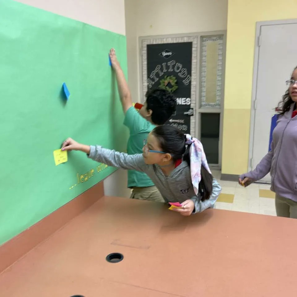 spanishlakeelem's tweet photo. Take what you need....
....leave what you can.
SLE Mindfulness Club promoting positive mental health. #MentalHealthAwarenessDay #positivenotes #sleexplorersatwork https://t.co/UJTePVTUpt