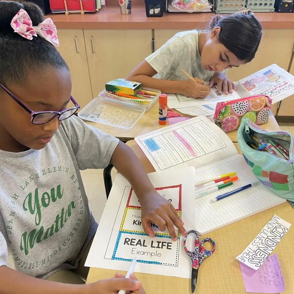 spanishlakeelem's tweet photo. Take what you need....
....leave what you can.
SLE Mindfulness Club promoting positive mental health. #MentalHealthAwarenessDay #positivenotes #sleexplorersatwork https://t.co/UJTePVTUpt
