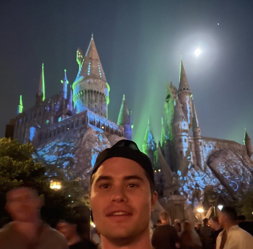 austinnorthbr's tweet photo. 📸| Austin North via instagram post (@/austinnorth55)

“Made a few new friends. Thank you @/unistudios @/horrornigths” https://t.co/ZzFtc0EafA