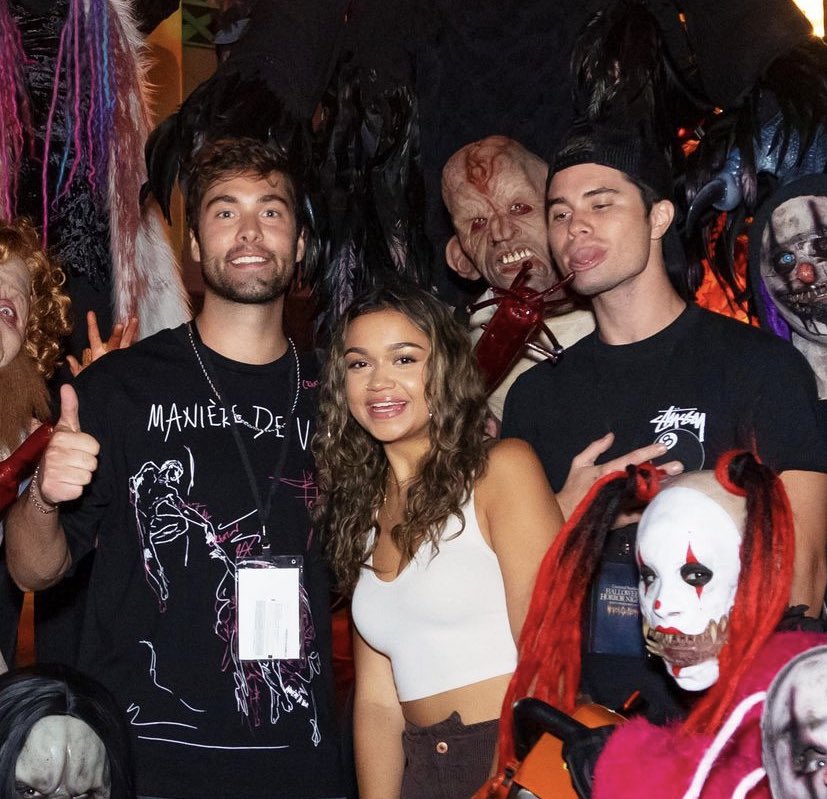 austinnorthbr's tweet photo. 📸| Austin North via instagram post (@/austinnorth55)

“Made a few new friends. Thank you @/unistudios @/horrornigths” https://t.co/ZzFtc0EafA