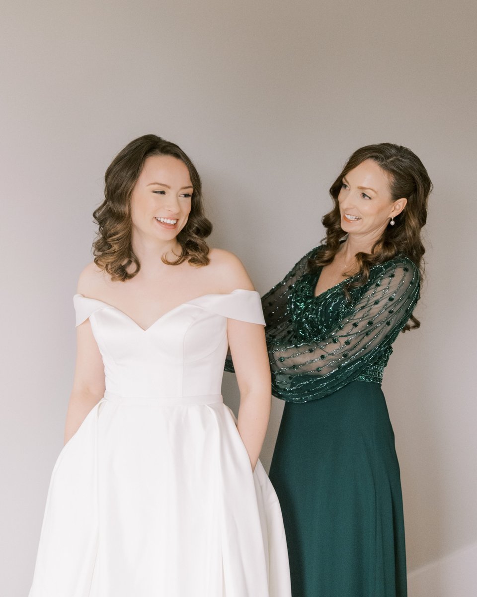 davidsbridal's tweet photo. Want your whole party to sparkle and save? 💖

Click the link to shop exclusive deals for Diamond members. https://t.co/L92ImTwd1W

Instagram/lysraynephotography, trophyblooms, candaceberryphotography, fancywilliams, nancy_ndgphotography https://t.co/WuatSFlsu5