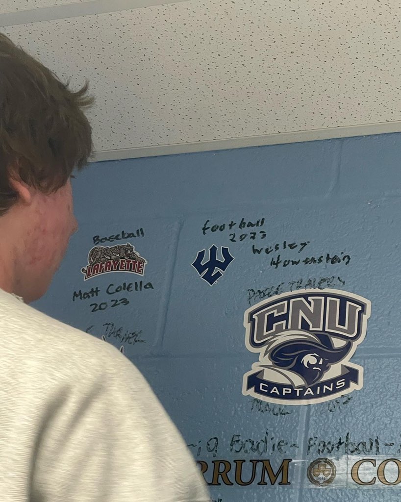 wildcat_ATs's tweet photo. @weshowenstein signs the wall! @generals_fball is getting a great football player and an even better person! Congrats, Wes! #signthewall #whosnext #wearecville #alwaysawildcat https://t.co/NstZ9707he