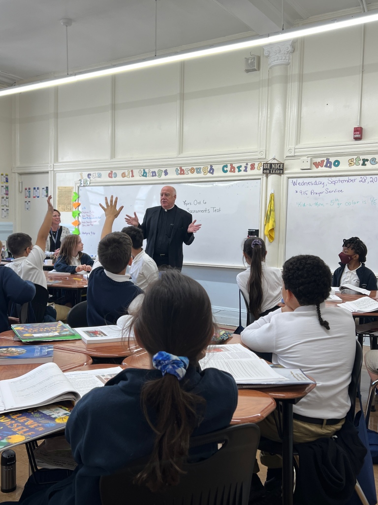 Blessed10023's tweet photo. Upper School students enjoying prayer services, our first mass as a school, and Father Nolan visiting our classroomsπ #sbsnyc #sbscommunity #archnyschools #archny_schools #adny #students #teachers #preK #learning #education #school #creativity #love #faith #community https://t.co/YLkAYB6w2r