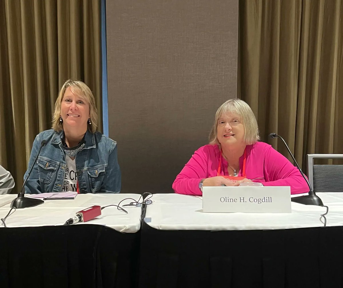 GOBwriters's tweet photo. It's already been a month since #Bouchercon! Christie appeared on a panel with journalist and mystery reviewer, @OlineCogdill  - they discussed what's new and upcoming in mystery reads📖 - don't you wish you were there? 

Whatever you read, #ReadHappy! https://t.co/E3LRXrSeBp