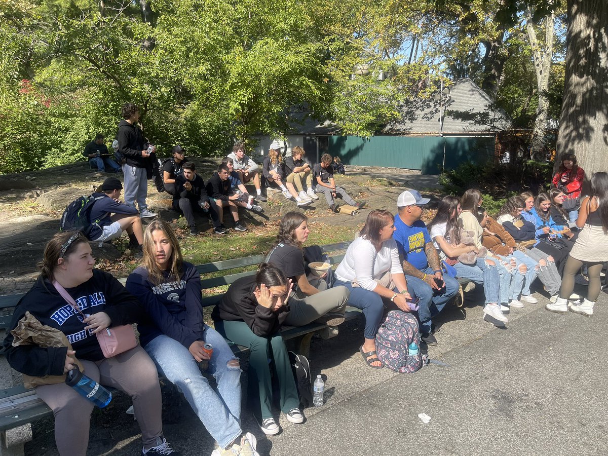 cchatham5's tweet photo. Day 4 of Senior NYC Trip!  A visit to the beautiful Bronx Zoo and then headed back to Hopedale! @hopedalejshs @kcrebasehps @DerekAtherton1 @HopedaleAP https://t.co/FtZMrnp8pn