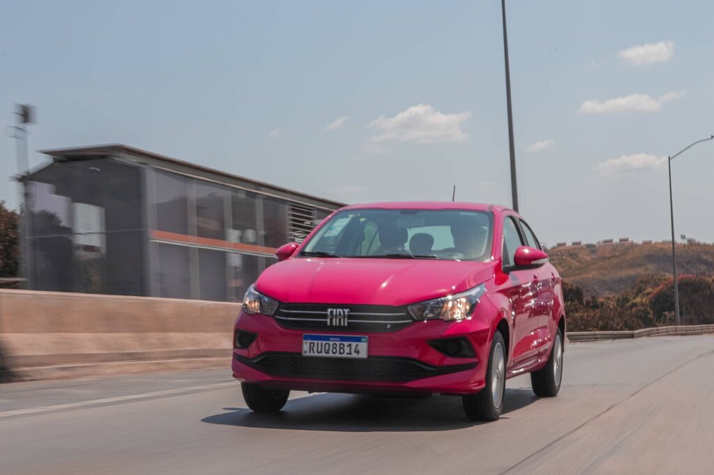 PortalVRUM's tweet photo. Fiat Cronos 2023 tem aumento de preços dois meses após lançamento. Não está fácil, amigos! #masja #alexandrecarneiro #aceleradas https://t.co/7Trhy06VgI https://t.co/l2eUrsgqJw