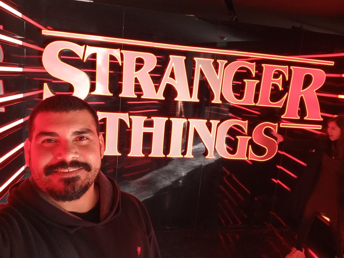BomfimRJ's tweet photo. #strangerThingsstoreparis https://t.co/HR64pM3ErA