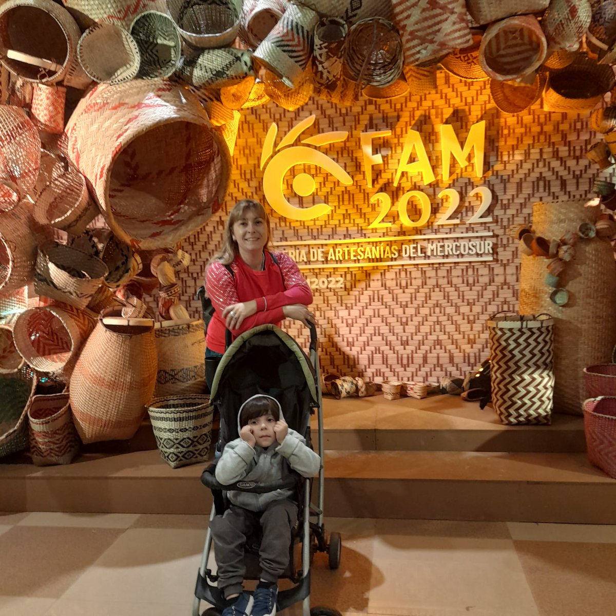 CarmenLaGallega's tweet photo. #PuertoIguazú Este fin de semana recorrí la Feria de Artesanías del Mercosur #FAM2022. Conocí el trabajo y el impulso de las emprendedoras que con su talento nos ayudan a hacer una #Misiones cada vez más grande.
#PorMisiones
#GestiónDePuertasAbiertas
#MujerJusticialista https://t.co/XrKRiaXWfr