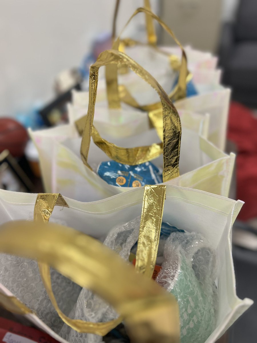 HMS_Couns's tweet photo. Such a great day filled with surprises at @HambrickMS_AISD! Surprise #1, @vecedottie &amp; Stormy 🐶 “Quiet the Storm” brought several goodies for the counselors &amp; visited with students! @Counseling_AISD We appreciate all the love!! https://t.co/8z0gO7FhqY