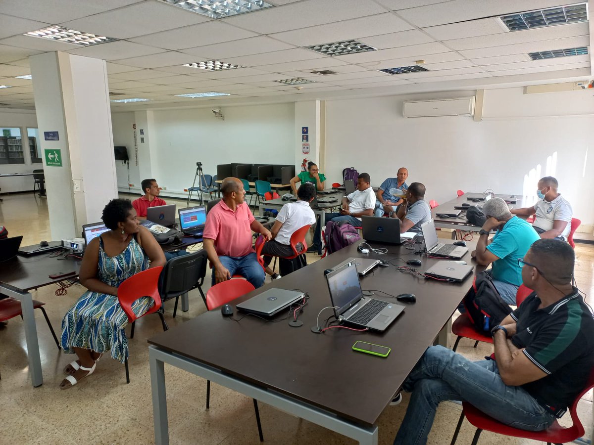 Educacion_Cali's tweet photo. Más de 180 docentes🧑‍🏫👩🏿‍💻 de las IEO de Cali  actualizan sus prácticas con uso de TIC por medio de Storytelling 📽️ propiciando experiencias de aprendizaje activo💡en la semana de desarrollo institucional. 

@RedTiCali
#EncuentroLideresTicCali https://t.co/xES5dmZeiC