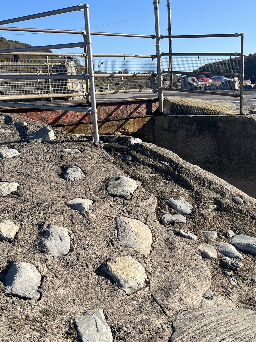 rhimoggle's tweet photo. @VOGCouncil really unsafe fencing here at Llantwit beach- mesh/alternative needed asap!! Toddler climbed it today, could have easily slipped and fallen. Mesh/alternative also needed to ground level or lower than it currently is. https://t.co/lpOiDccC6H