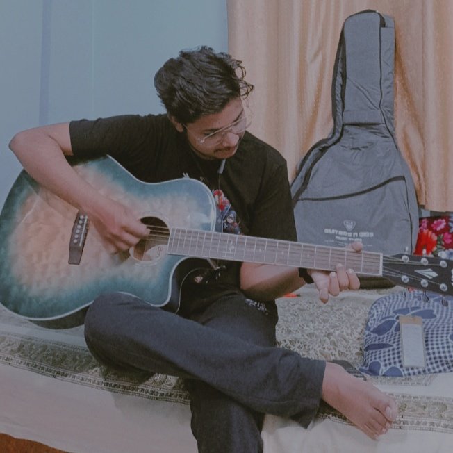imAnniiSurve907's tweet photo. New Baby in the House!🎸❤️ My Guitar !!!
Ye Toffa humne khud ko diya hai ✨
And the journey begins here ....
#Selfgifted #gift #guitars https://t.co/RQ72tSn2W2