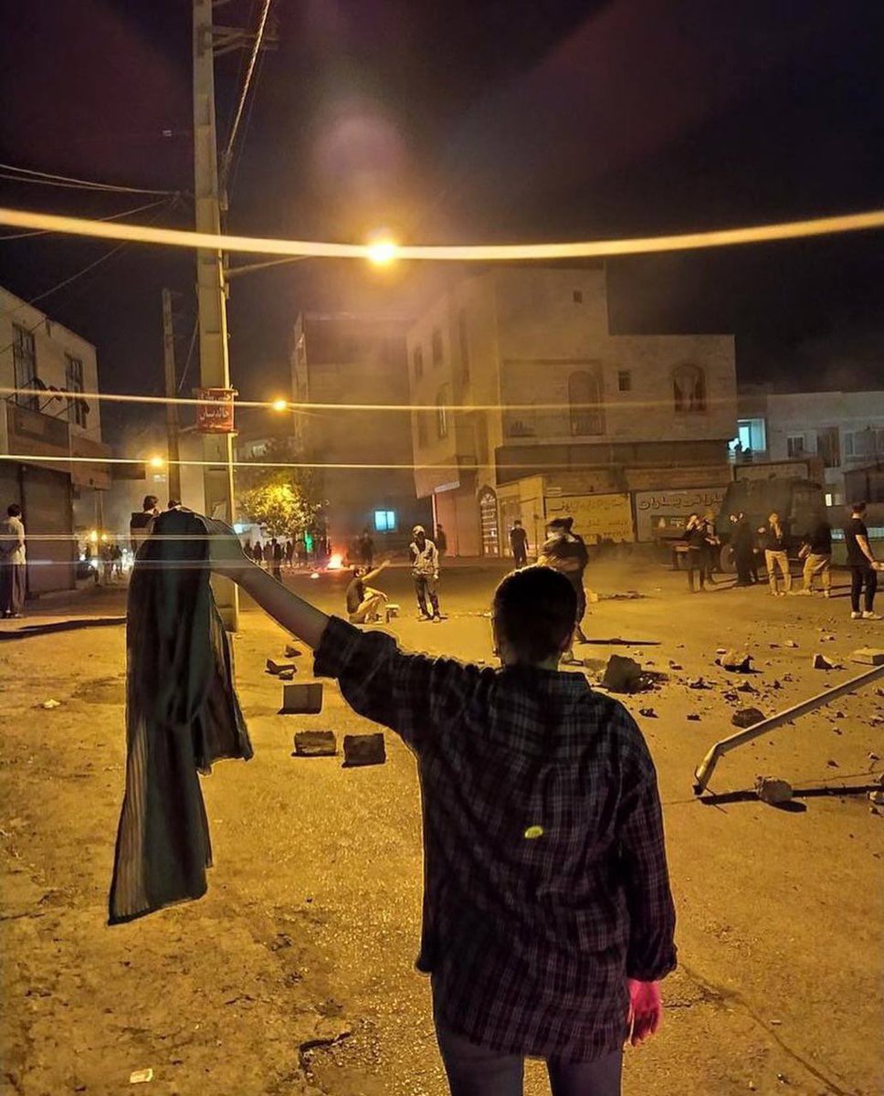 انسان یا آزاد است یا مرده.

#مهسا_امینی #اعتراضات_سراسرى #اعتصابات_سراسری
#MahsaAmini #Mahsa_Amini #IranProtests2022 #IranProtests #OpIran