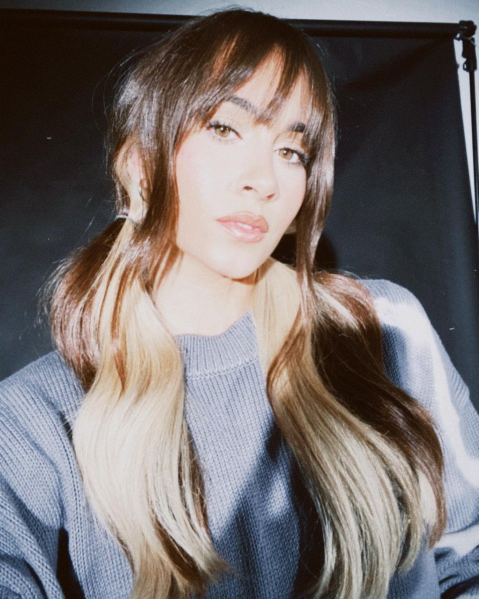 ━━━━━ Daniela Gómez 

        ❛ᴘᴏʀ sɪ ᴛᴇ ᴠᴀs, ʟʟᴇᴠᴏ ᴛᴜ ɴᴏᴍʙʀᴇ ᴛᴀᴛᴜᴀᴅᴏ——❜

⤻ 23 años
⤻ Universitaria
⤻ Cantante 

                       [↺ + ♡ ]
               ￣￣￣￣￣￣￣
ㅤㅤㅤㅤㅤㅤ #freerol