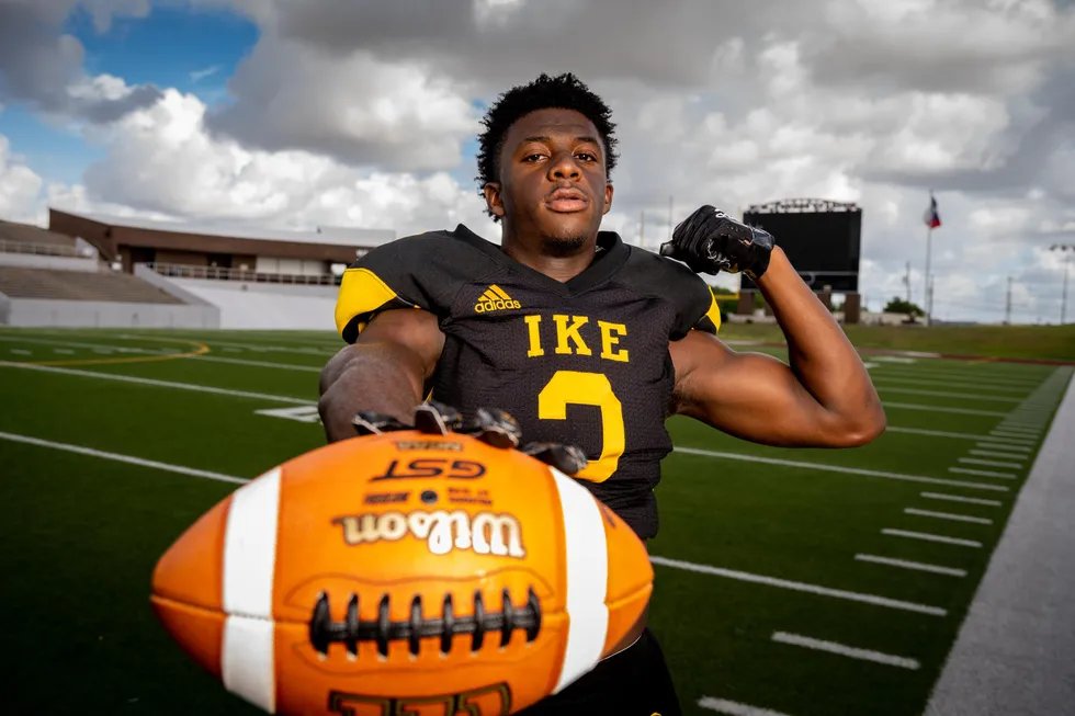vypehouston's tweet photo. “I always was the No. 2 guy, so I rock No. 2,” Hutcherson said. “They told me I could have No. 7, but I just wanted No. 2. I guess I’m going to change the culture of it.”

@AldineISD Mag: Second Is Best, No. 2 is No. 1 For IKE DB Hutcherson

READ:https://t.co/XiqR3LrNsD https://t.co/2XZD3XxNV8