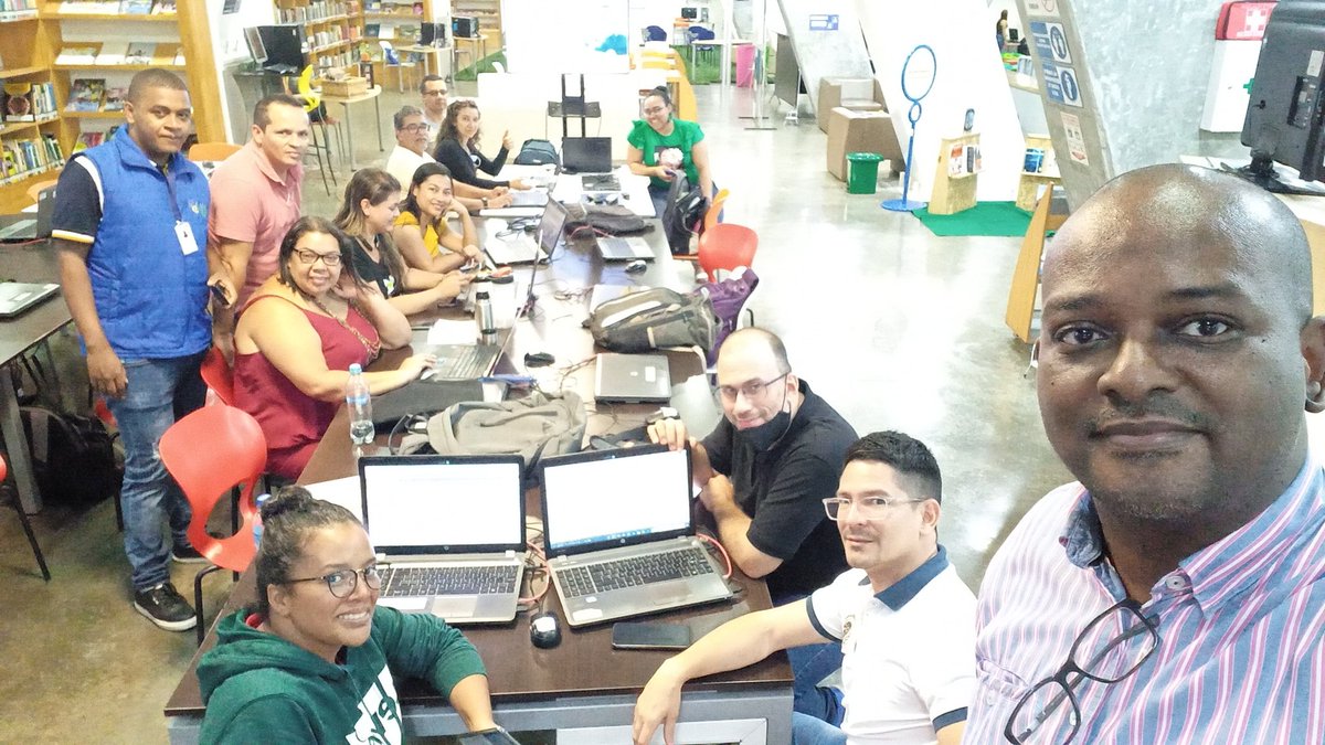 efrcastro826's tweet photo. Profes @Educacion_Cali y @RedTiCali en modo TIC #EncuentroLíderesTicCali https://t.co/5jvMch8bAg
