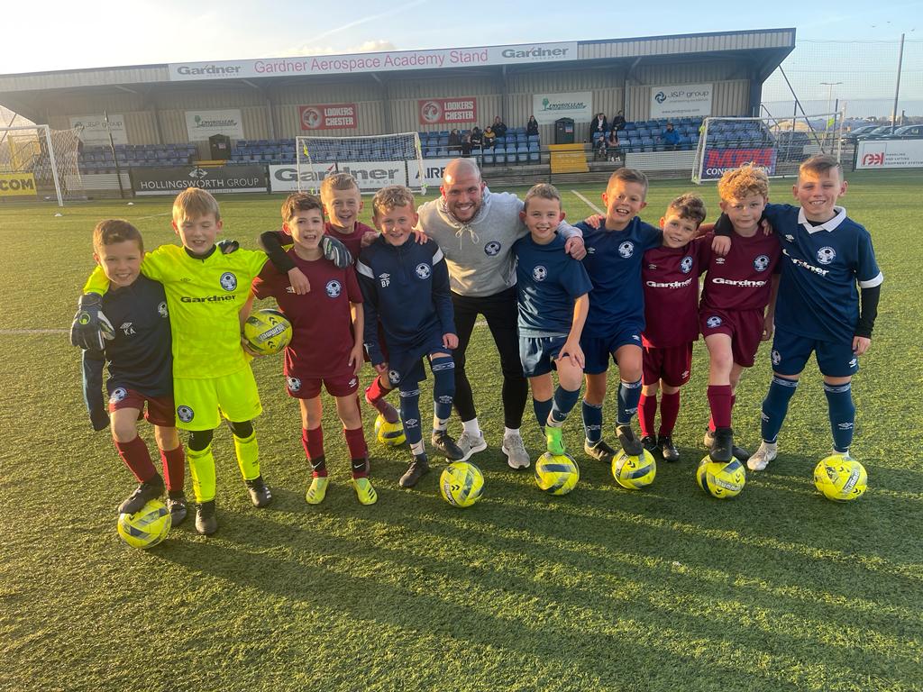 airbusacademy's tweet photo. Huge thanks to Ryan Edwards for taking the time to support @airbusacademy U9's (who sponsor him this season) during their training session this evening. #youngwingmakers #wingmakers #inspiredevelopachieve https://t.co/UmRZG0H1mC