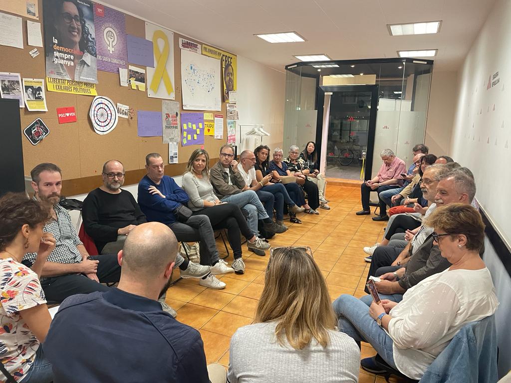 ERC_Eixample's tweet photo. Sessió del Casal molt participativa valorant la nova configuració del Govern i l'èxit dels actes organitzats en el marc de la Festa Major de l'Eixample Esquerra. #ImpulsemEixample https://t.co/rC0Xno4nl2