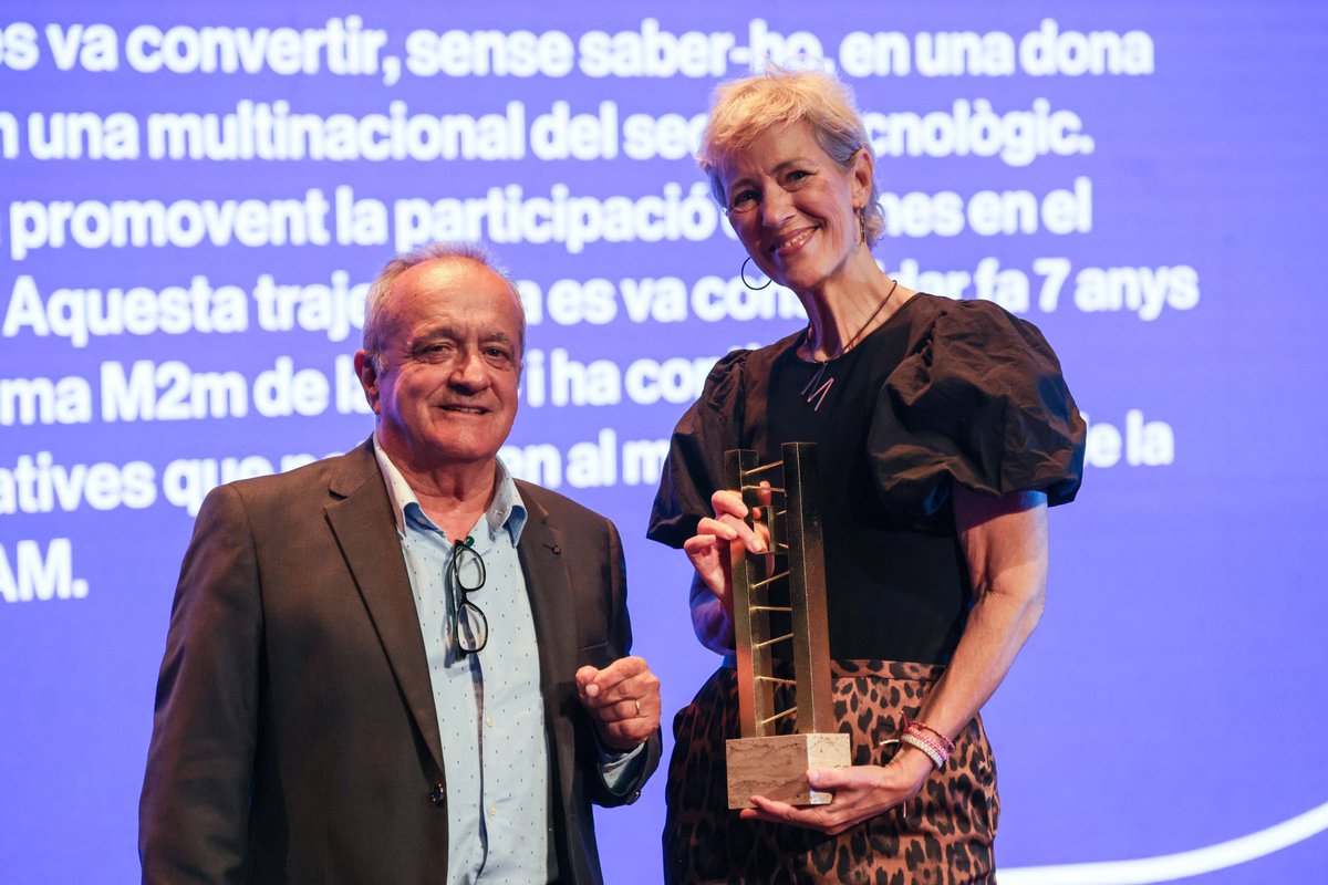 👍🏻🌟#PremisDonaTic <a href="/tic/">TIC Catalunya</a> Celebrem el Premi a la Divulgació a la nostra admirada i col•laboradora <a href="/MarPorrasM1/">Mar Porras</a> Moltes Felecitats!!! #StemWomen #Stem #MoreWomenInStem