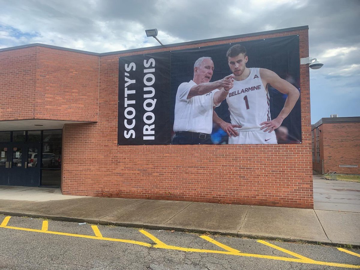 ScarletGarrity's tweet photo. Yeah, that’s my school!! ❤️❤️❤️ https://t.co/rV2NVWH9iF