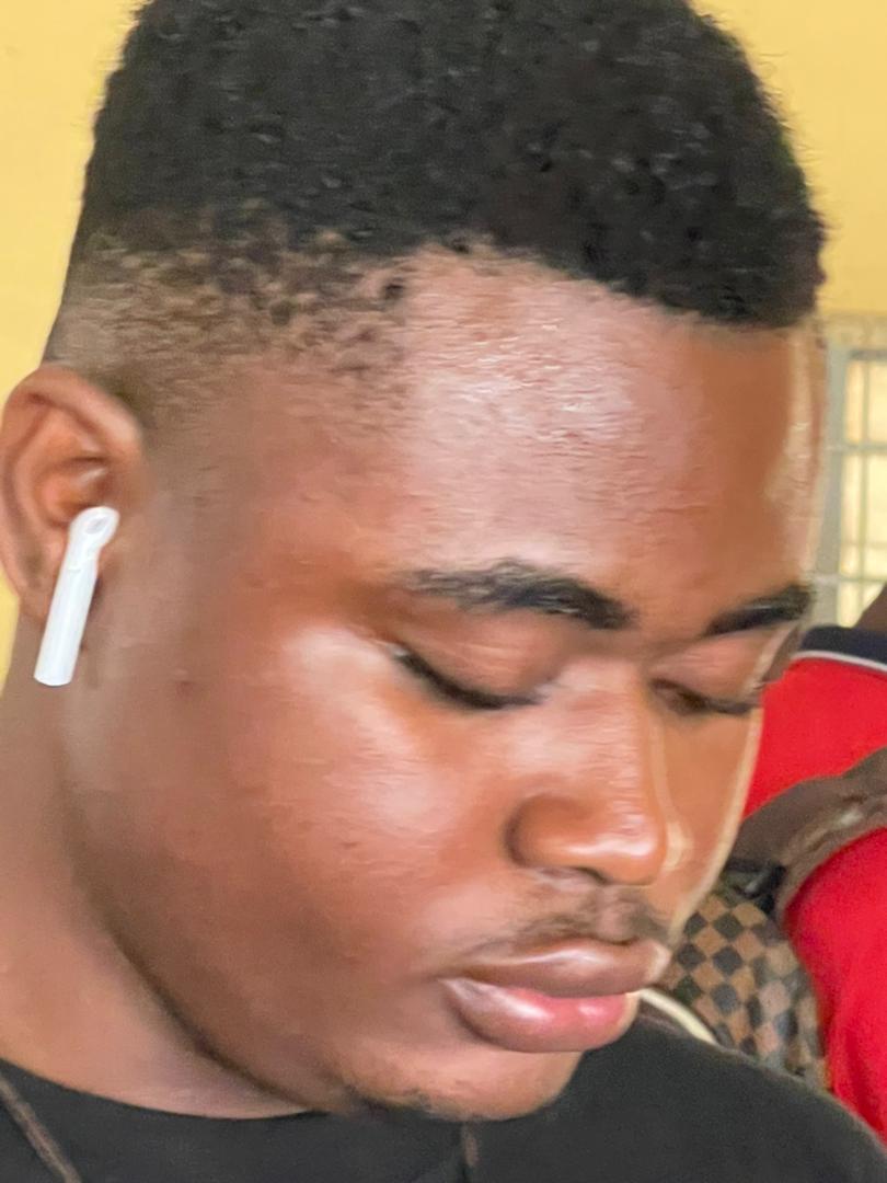 favourkontroler's tweet photo. ARCH student...una dey hot oh😂🤟 https://t.co/po48LsNv7m