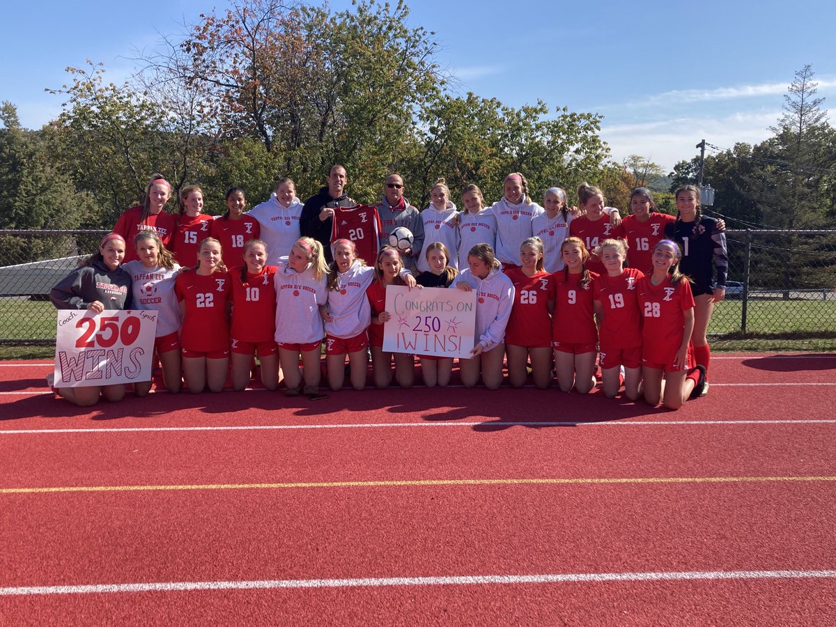 Somsathletes's tweet photo. Congratulations Coach Lynch and all the athletes that had a part in accomplishing such an amazing feat. #WeAin’tDoneYet https://t.co/yKPihx16ac