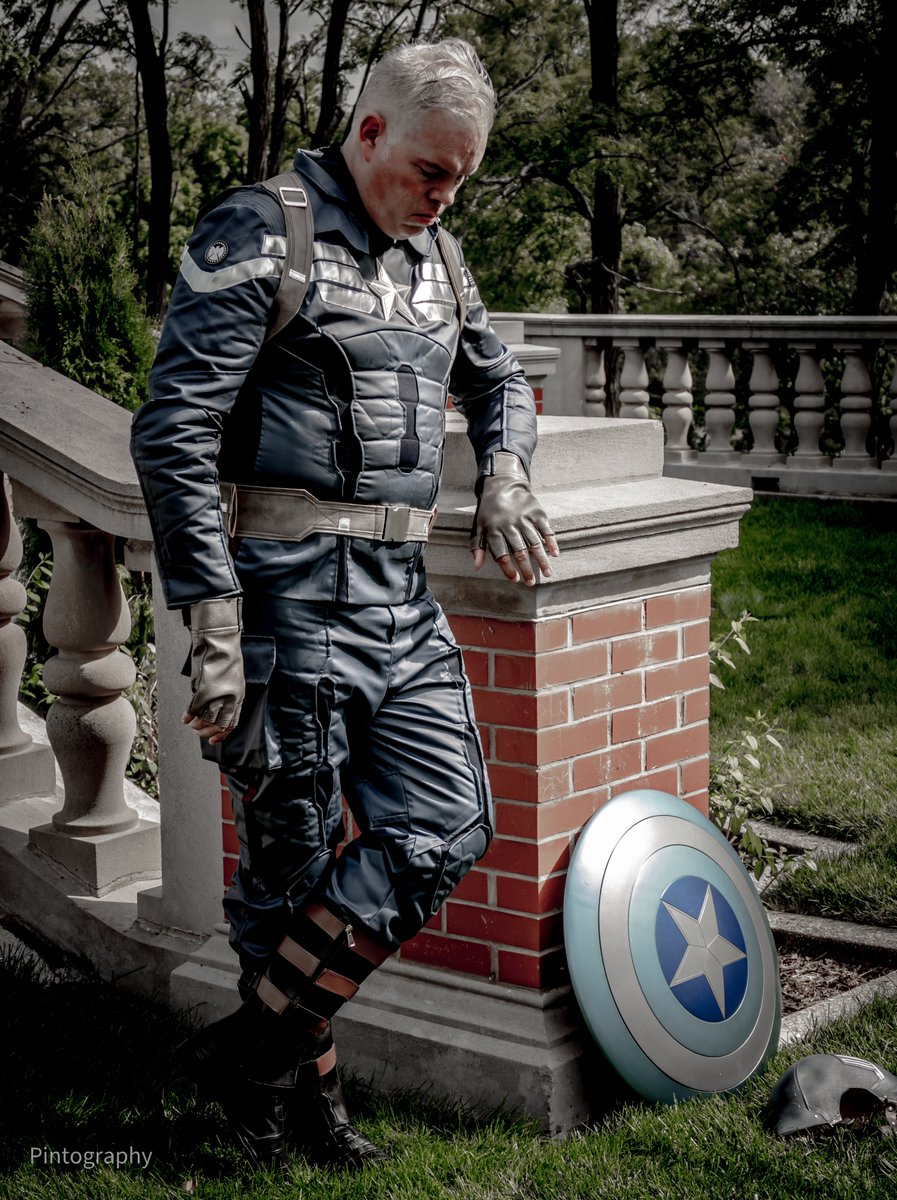 47Cosplay's tweet photo. a few of the amazing shots from @j.pintography 's awesome "AvX" shoot last month! My first time in this Cap suit, I've already made some updates. #captainamerica #capstealthsuit https://t.co/61KVtsfh0E