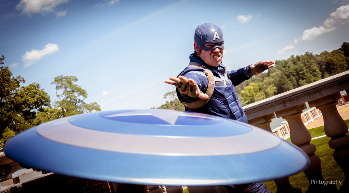 47Cosplay's tweet photo. a few of the amazing shots from @j.pintography 's awesome "AvX" shoot last month! My first time in this Cap suit, I've already made some updates. #captainamerica #capstealthsuit https://t.co/61KVtsfh0E
