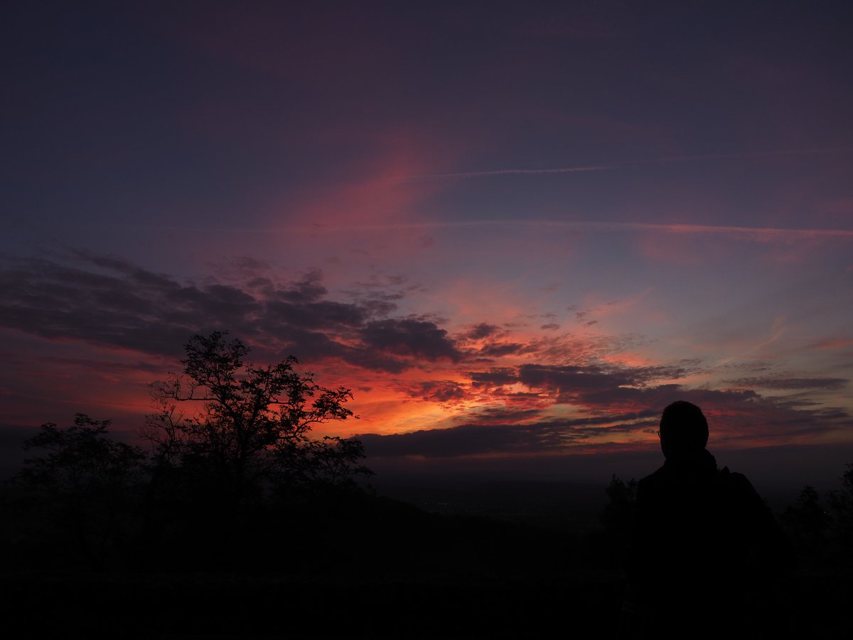 TKA_Photos's tweet photo. Sunset, after Friedrich. 

📆 2022-10-04
📷 Olympus E-M1X
🔎 Olympus 12-40mm f2.8 Pro
🎛️ 1/160s, f/4, ISO 200, 12mm
📍 Bertinoro, Italy 

#Sunset #SunsetPhotography #LandscapePhotography https://t.co/insyhDhuFG