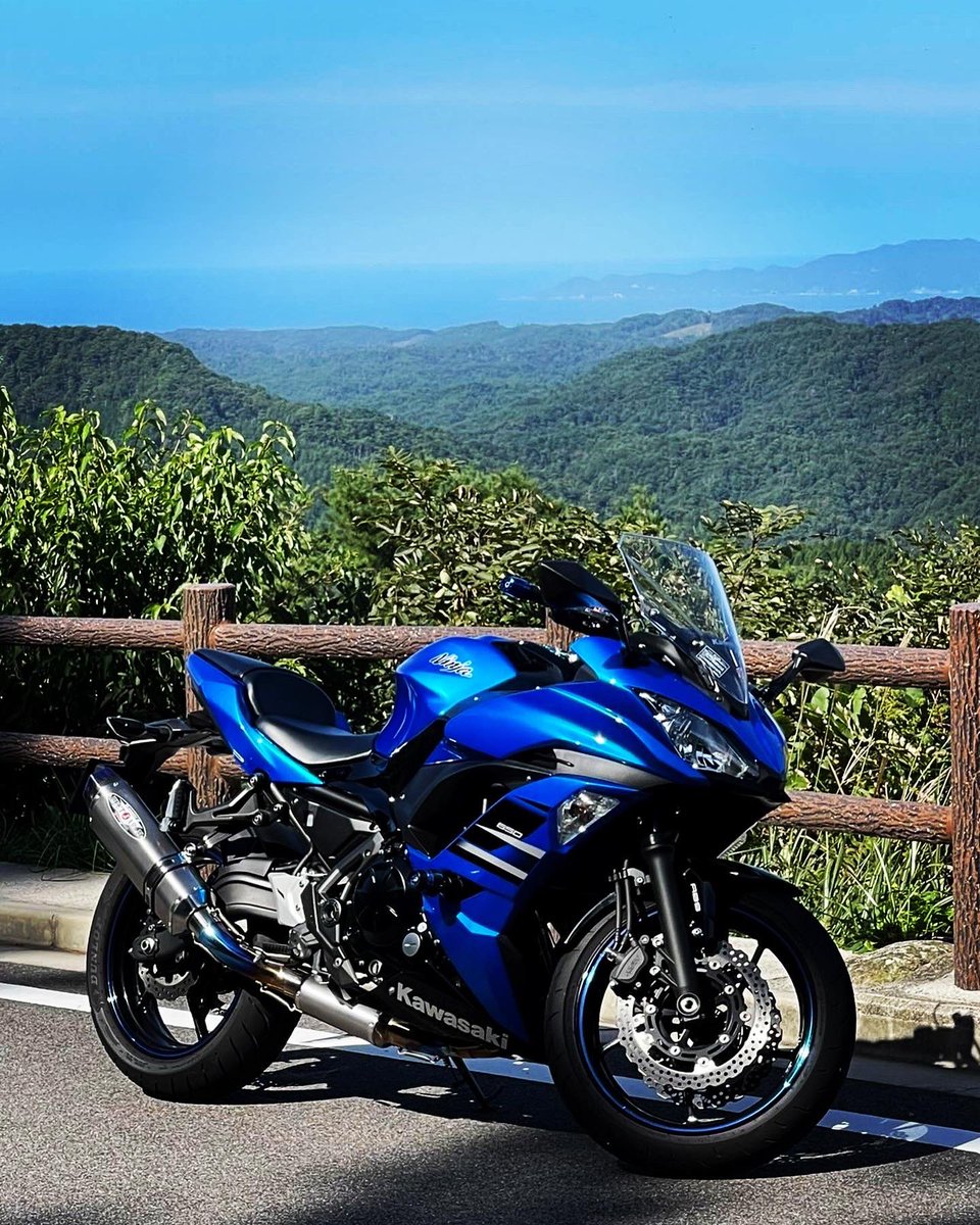 おはようございます😊
この3連休は少しだけバイク乗りましたが、紅葉🍁までもう少しですね😊
今日も皆さんご安全にお過ごしください‼️