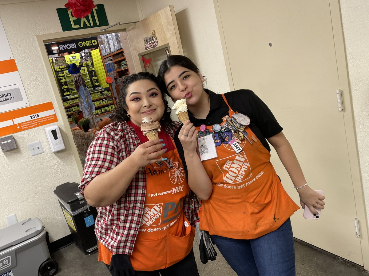 KarissaMaganaHD's tweet photo. π¨ 160 days safe alert at #HD1059!β¨#icecreamforall π¦β¨π₯#thankyouforworkingsafe @1059Specialty @oscarinvalen198 @1059Depot @HomeDepot1059 https://t.co/1OX9fYX4Io