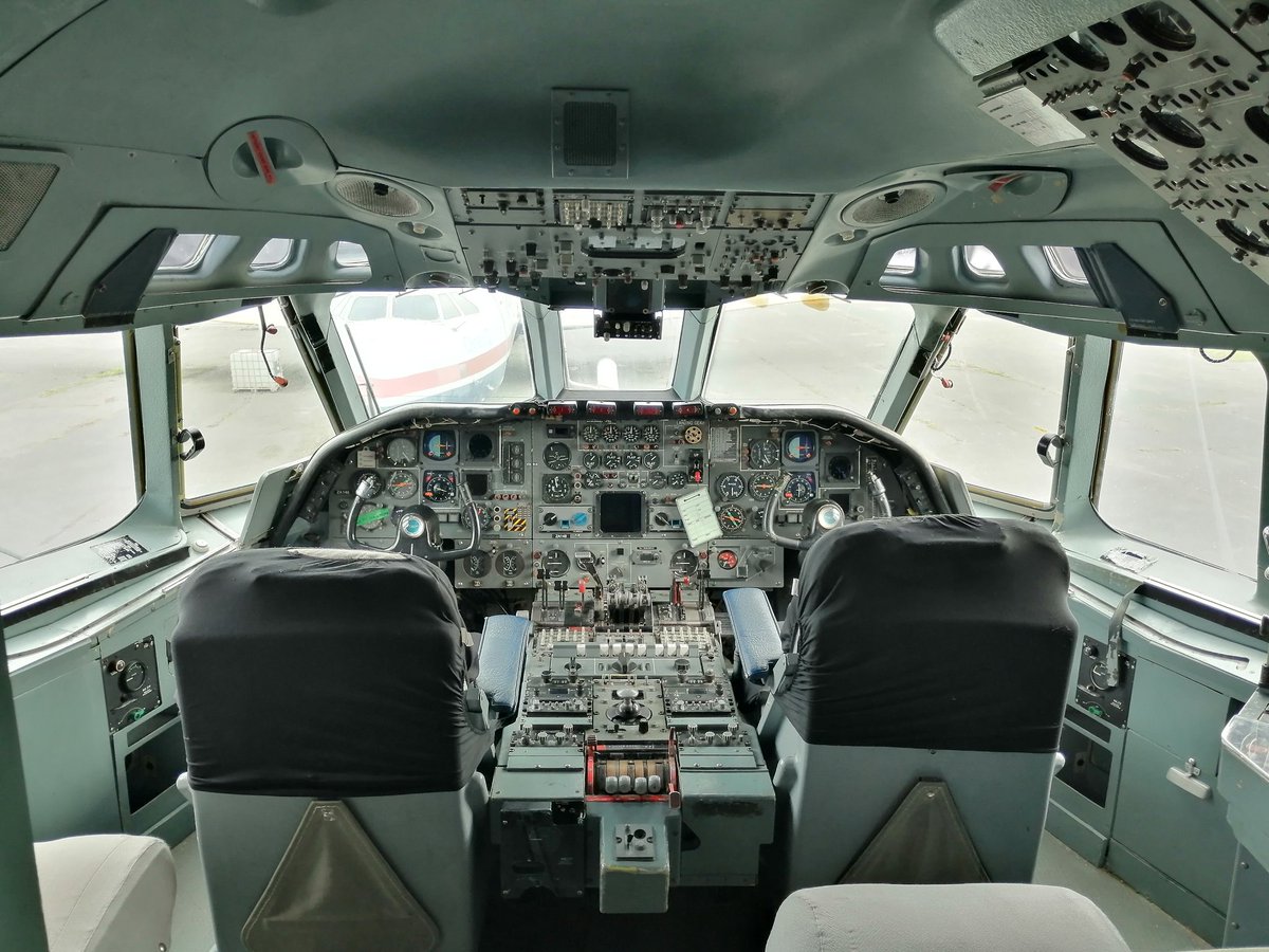 FlyerAde's tweet photo. #FlightdeckMonday VC-10 at #cornwallaviationheritagecentre. Beautiful aircraft, & plenty of others to see. Unfortunately #cornwallcouncil won't renew their lease so most of them will be scrapped. #AvGeek #signthepetition #savethemuseum https://t.co/uSjtilPhnZ