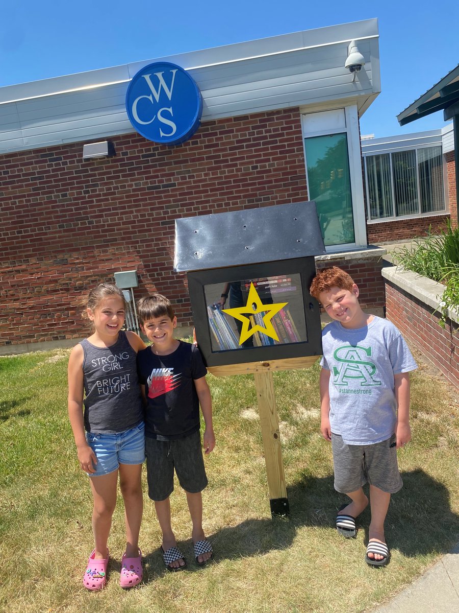 ExtraCU's tweet photo. The libraries offer visitors an opportunity to take a book they are interested in or share a book for which they no longer have a use by placing it in the library for others to enjoy. #cukind #read #communityresources #littlefreelibrary #smallcommunitylibrary #cudifference (2/4) https://t.co/WU2An77Uui