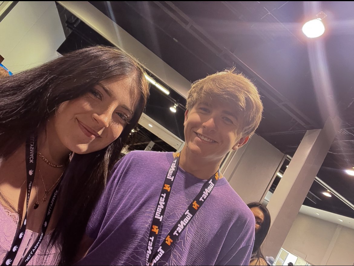 skylerfullerton's tweet photo. Vidcon 22 vs. Twitchcon 22                                       @burpled https://t.co/I3ui70gNY8