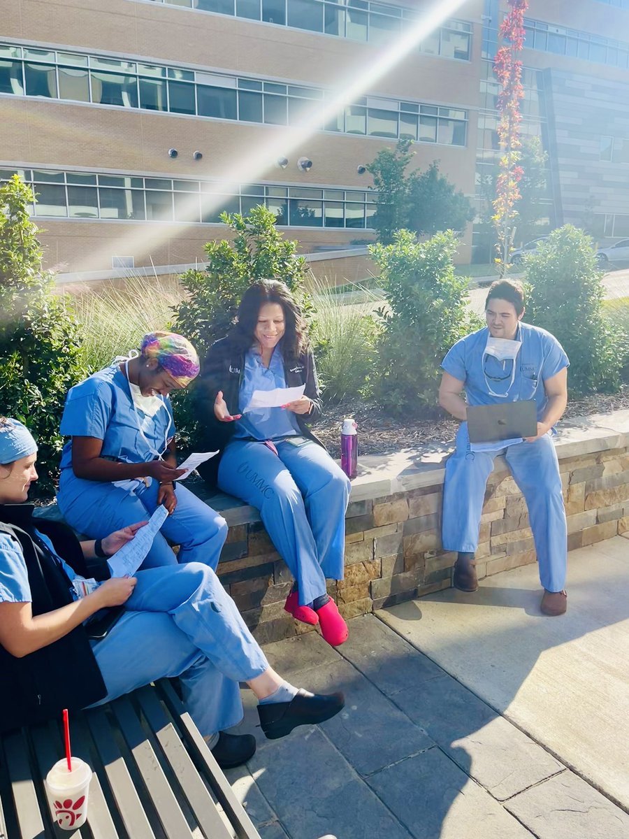 brittljohn's tweet photo. We believe in wellness on the transplant team! Started with having the team walk outside between buildings, but why not afternoon rounds outside in the sunshine?!☀️ 🌞
#ChiefThings #Wellness #Wellbeing @UMMC_Transplant @ummcsurgery https://t.co/gDv7JeIlF8
