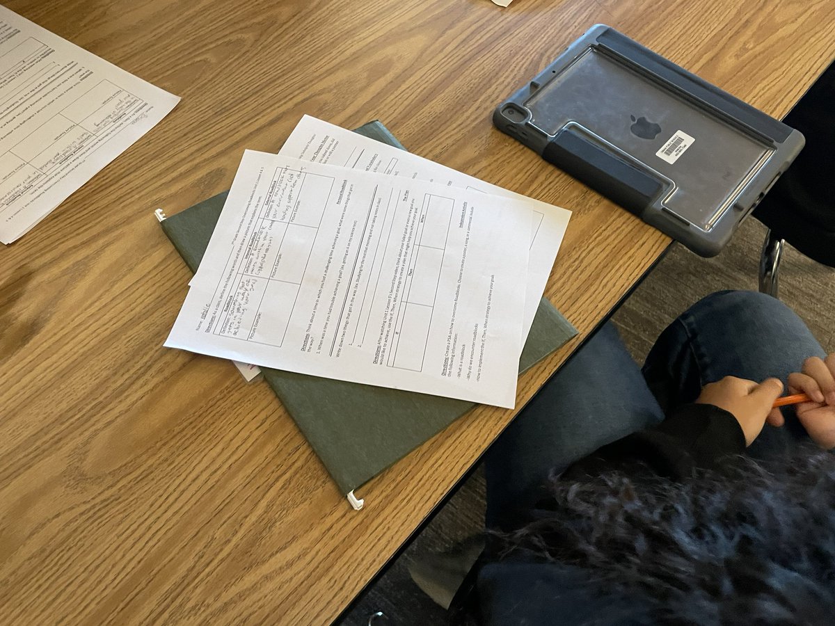 BryanCouns's tweet photo. Classroom Lessons are an excellent way for counselors to reach all students. Today we started our 7th lessons on mindset and regulating emotions  #SEL #QualityTime https://t.co/fenM8DE4mS