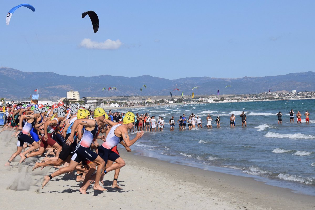 I migliori triatleti del mondo e i migliori kiter del mondo nello stesso mare: succede soltanto sulla spiaggia del Poetto a Cagliari! #wtscagliari #Triathlon #fitri #sardiniagrandslam #Ika #worldsailing #sardegna
