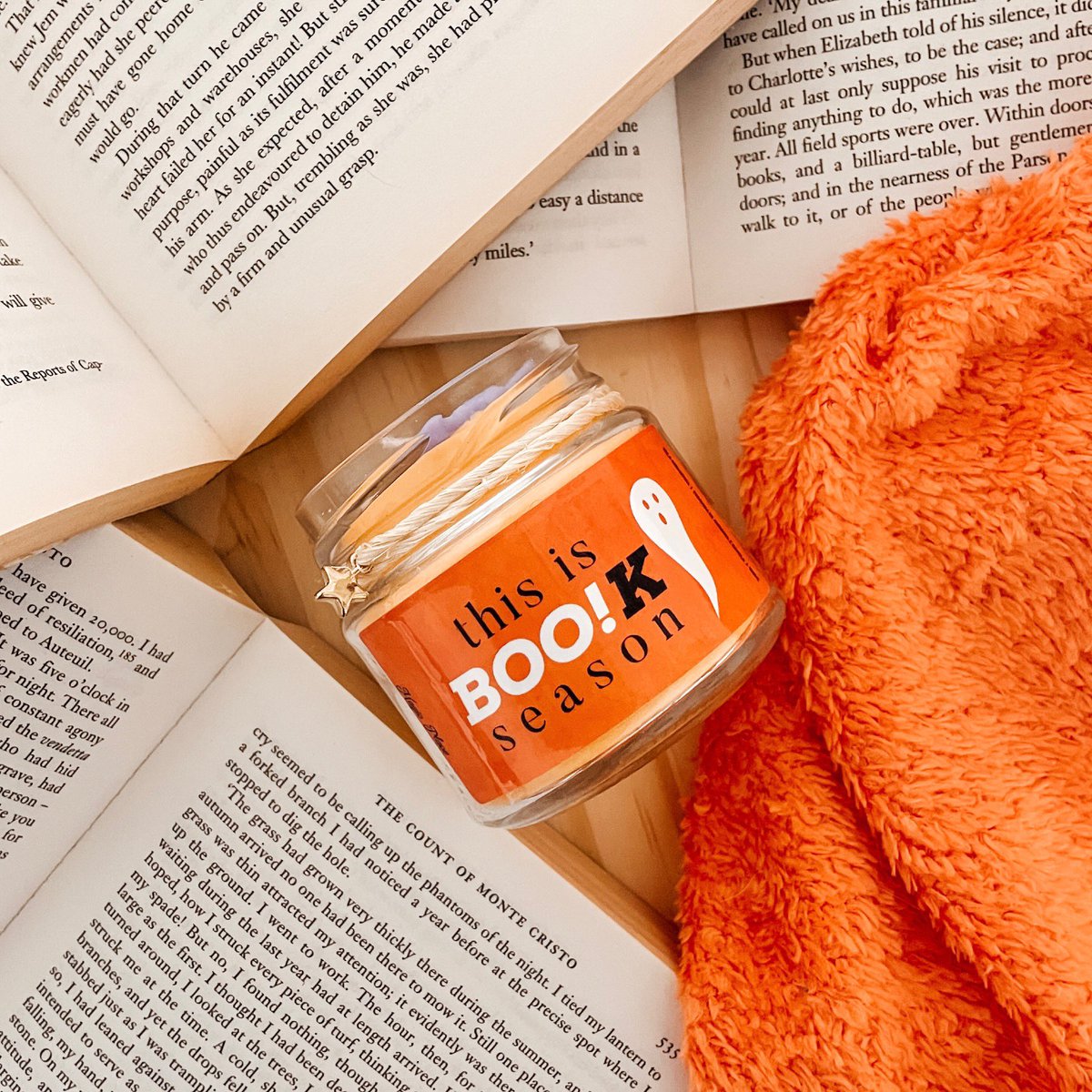 shopmagicplace's tweet photo. BOO!k season: a vela perfeita para todos aqueles que amam livros de arrepiar! a essência? abóbora com canela 🎃 https://t.co/9dK7Ci04Gi