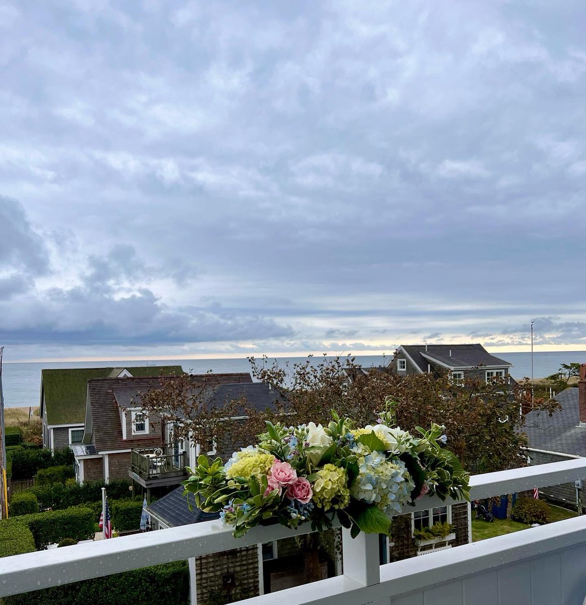 nml423's tweet photo. The Grey Lady on a grey day. #Sconset #Nantucket https://t.co/otlBcaCffL