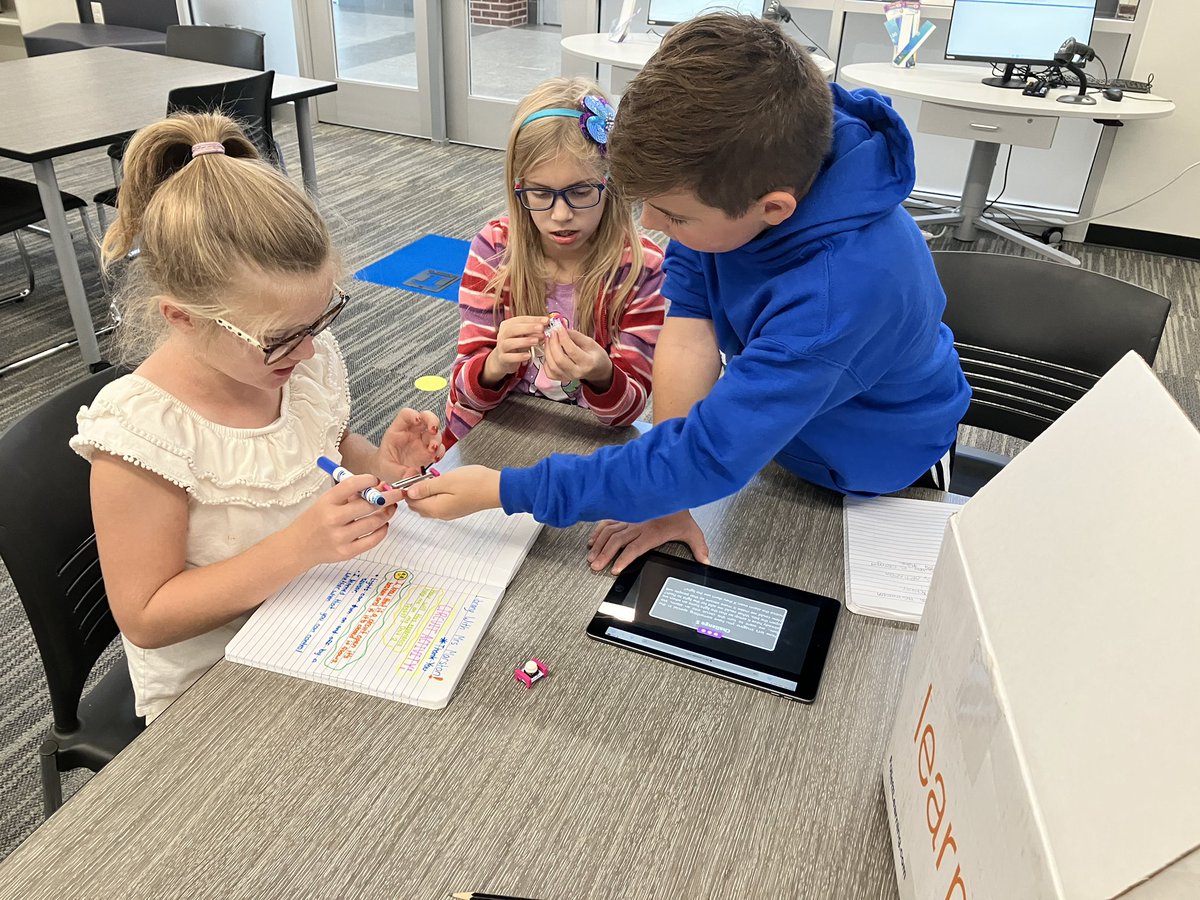mk_marston's tweet photo. 5th grade #HammHeroes showed off &amp; celebrated their knowledge of circuits by using @littleBits in the @hammelem library! Thanks Ms. Berry for letting me relive my 5th grade science teaching days! #ItStartsHereRISD https://t.co/G5N6NHk9dt